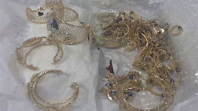 ضبط نجل طبيب سرق 2.6 كجم من المشغولات الذهبية من منزل والده