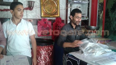 بالفيديو والصور.. إقبال كثيف لأهالي كفر الشيخ على شراء الفسيخ