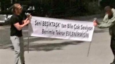 شاهد.. ماذا فعل نجمان أتراك مع شاب لطلب الزواج من حبيبته