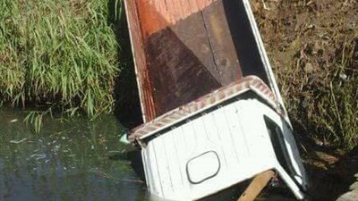 إصابة 3 أشخاص بحادث انقلاب سيارة بترعة في دمياط (صور)