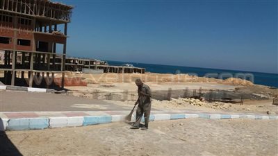 بالصور.. نظافة شواطئ الغردقة استعدادا لاستقبال المحتفلين بالعيد
