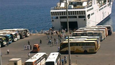 بالصور.. وصول ومغادرة 2465 راكبا لميناء نويبع