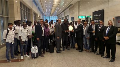 منتخب غينيا يصل القاهرة لخوض البطولة الأفريقية (صور)
