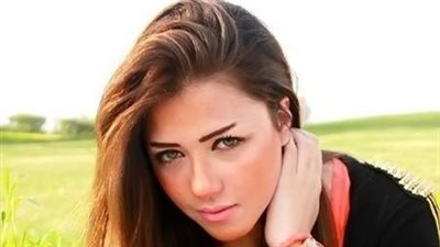 سارة سلامة تخون خطيبها وكرارة ينهى علاقته بمى سليم في 