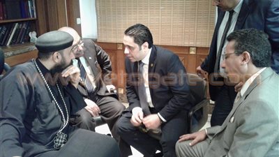 بالصور.. محافظ القليوبية يترأس وفدا لتقديم التهنئة للأقباط بعيدهم