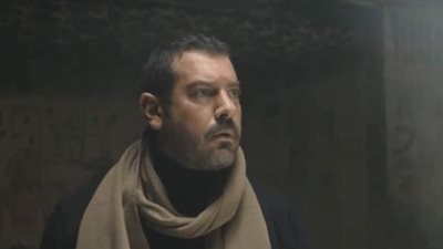 عمرو سلامة يكشف سر قميص عمرو يوسف في «طايع»