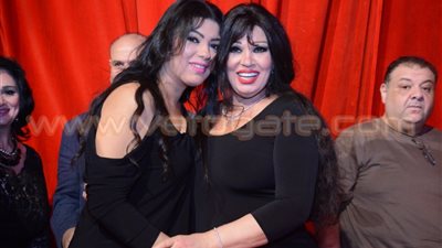 بالصور.. فيفي عبده تحتفل ببدء عرض «حارة العوالم»