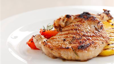 «ستيك الدجاج» بزيت الزيتون واللبن الرائب