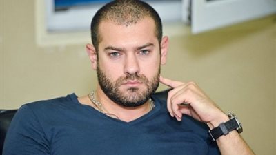 مصدر يكشف حقيقة حذف عمرو يوسف أسماء أبطال مسلسله الجديد من التتر