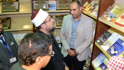 وزير الأوقاف يزور جناح السعودية في معرض الكتاب (صور)