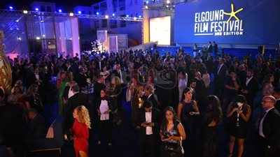 يوم عالمي في مهرجان الجونة السينمائي.. أفلام يابانية وإيطالية وألمانية ضمن فعاليات اليوم.. «سارقو المتاجر» يرصد حياة «فقراء طوكيو».. وعرض «المهاجر» تكريما ليوسف شاهين