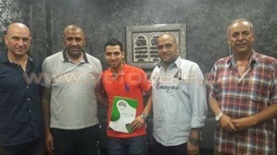 رسميا.. المصري يضم أحمد شكري لاعب سموحة موسمين