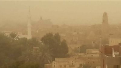 عاصفة ترابية تتسبب في إغلاق طرق ووقف حركة الملاحة النهرية بأسوان