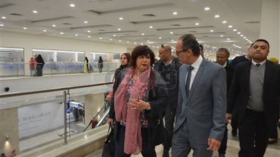 وزيرة الثقافة تتفقد معرض الكتاب في يومه الخامس (صور)