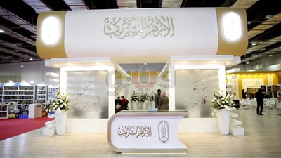 الطيب وخلاف الأكثر إقبالا في جناح مجلس حكماء المسلمين بمعرض الكتاب