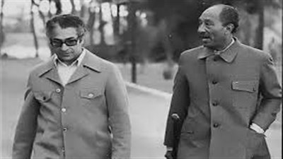 أنيس منصور يروي تفاصيل معرفته بالسادات