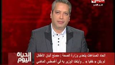 بالفيديو.. تعليق خارج من تامر أمين على اكتشاف مصنع ألبان بالصدفة