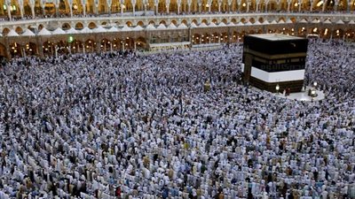 إمام الحرم المكي يطالب الحجاج بالبعد عن الصراعات الطائفية والسياسية