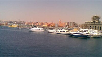 الرقابة الإدارية تضبط قبطانًا بالغردقة لتقاضيه 240 ألف جنيه رشاوى