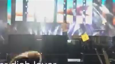 فيديو يكشف التنظيم السيء لحفل عمرو دياب بالساحل