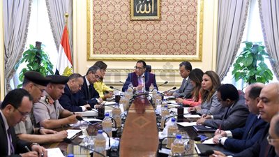 رئيس الوزراء يبحث ترتيبات الانتقال للعاصمة الإدارية الجديدة