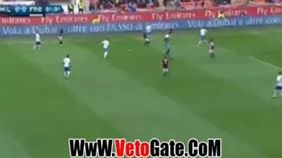 بالفيديو.. «الميلان» يخسر بثنائية أمام فروسينوني في الشوط الأول