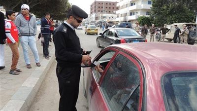 ضبط 352 مخالفة مرورية أعلى مطالع ومنازل الكباري بالقاهرة الكبرى