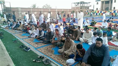 توافد المواطنين على الساحات لأداء صلاة العيد في الشرقية (صور)