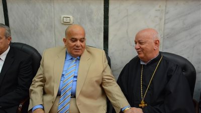 بالصور.. محافظ الدقهلية يهنئ الأقباط بعيد القيامة المجيد