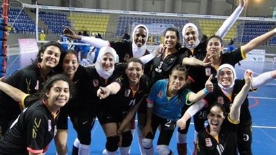 بعثة سيدات الشمس للكرة الطائرة تصل القاهرة قادمة من تونس