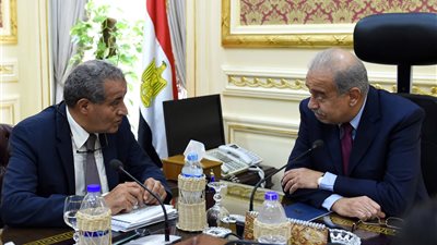 وزير التموين: رصيد السكر يكفي لـ5.6 أشهر والزيت لـ3.4 والأرز 25 يوما.. طرح لحوم سودانية بـ85 جنيها والدواجن بـ31 جنيها استعدادا للعيد.. 79 مليون مواطن يحصلون على الخبز المدعم