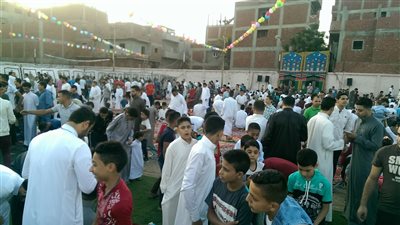 الآلاف يؤدون صلاة عيد الفطر بساحات الشرقية (صور)
