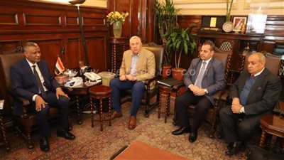وزير الزراعة يستقبل المدير القطري لـ