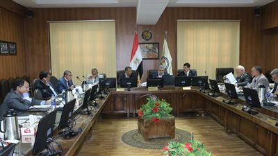 مجلس جامعة بني سويف يقبل تبرعات أبناء الكليات