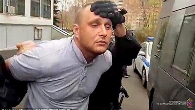 بالصور.. رجل يستدرج فتاتين ويغتصبهما ويقتلهما ثم يطعم جثتيهما للكلاب