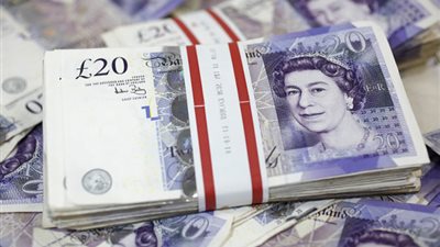 الإسترلينى يهبط إلى مستوى تاريخي أمام الدولار الأمريكى