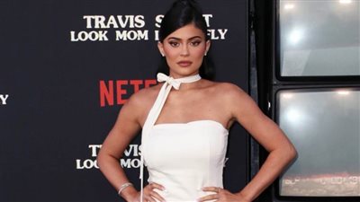 كايلي جينر تروج لألبوم حبيبها السابق ترافيس سكوت