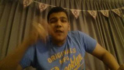 بالفيديو.. شاب يسخر من العيدية في شكلها الجديد