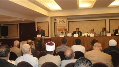 اتحادا «شباب الأزهر» و«الأقباط» يهنئان عمال مصر بعيدهم