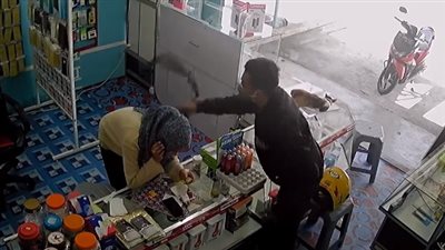 لص غبي يترك هويته داخل متجر هواتف حاول سرقته (فيديو)