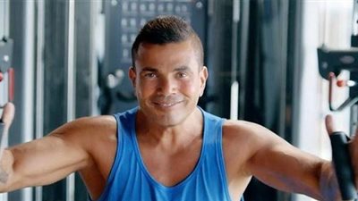 عمرو أديب يتحدى الهضبة: «هوريك شغل المجانص والترابيس» (فيديو)