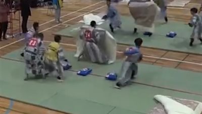 حرب الوسادات تتحول لرياضة باليابان (فيديو)