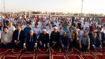 مسئولون في العيد.. خالد فودة يشارك المواطنين أداء الصلاة.. ومحافظ دمياط مع المواطنين في أول ساعات الفرحة.. قيادات قنا يؤدون الصلاة في «عبد الرحيم القنائي».. ومدير أمن البحيرة ضمن القائمة (في