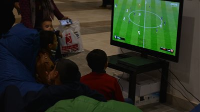 العب واتثقف.. معرض الكتاب ينظم بطولة «بلاي ستيشن» للزائرين (صور)