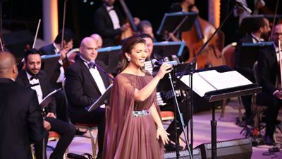 بالصور.. أصالة ترقص على أغنية 