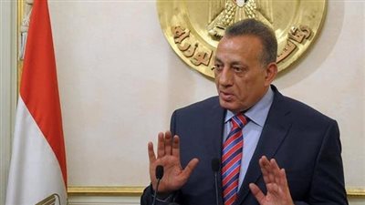 محافظ الجيزة يتفقد دار أيتام ويوزع «العيدية» عليهم بأول أيام العيد