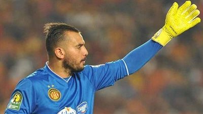 حارس تونس يشيد بإستاد السويس.. ويحذر من الكرة الجديدة