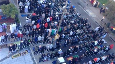 بالصور.. آلاف المسلمين يؤدون صلاة عيد الفطر بشوارع «سيدني»