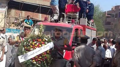 بالصور.. أهالي طوخ يشيعون جثمان شهيد الشرطة في جنازة عسكرية