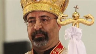 بطريرك الكاثوليك يحتفل بالمناولة لأبناء كنيسة عذراء عزبة النخل